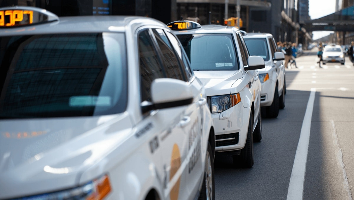 Uber, Rivian ink $1.25B deal to put thousands of robotaxis on US streets