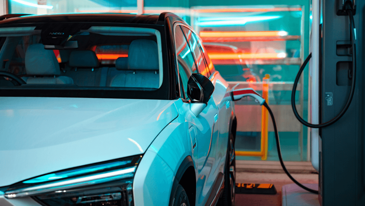 NIO stock climbs as April deliveries surge 22.8% year-over-year to 29,356 vehicles