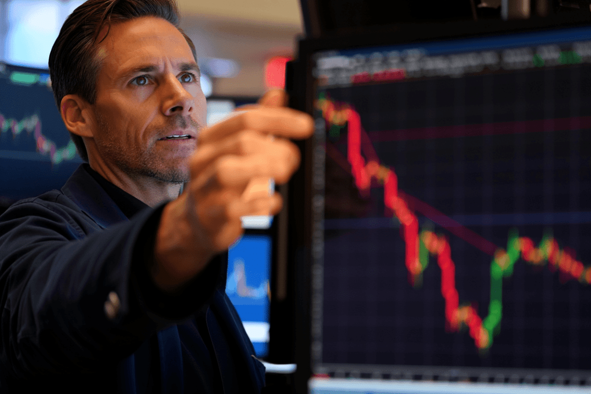 Stock market set to open lower as tech stocks slide, treasuries surge amid inflation worries