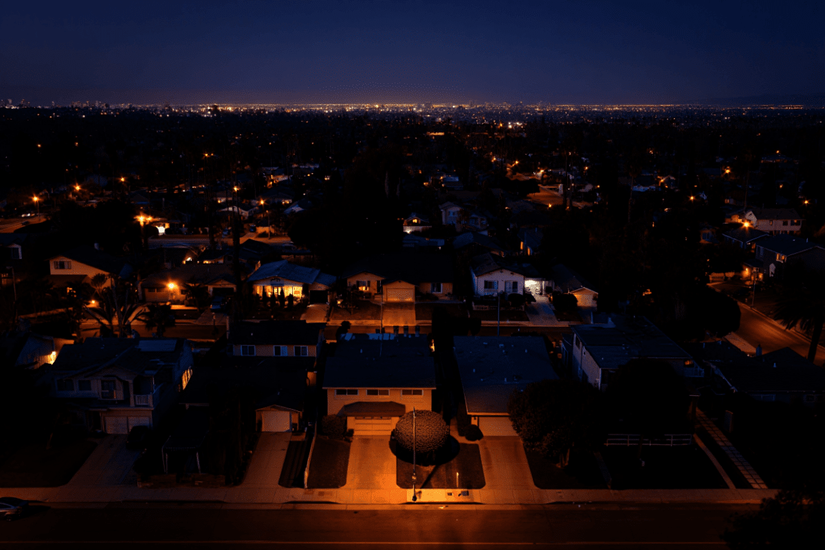 Power outage near you: Los Angeles experiencing scattered outages, 379 customers without power