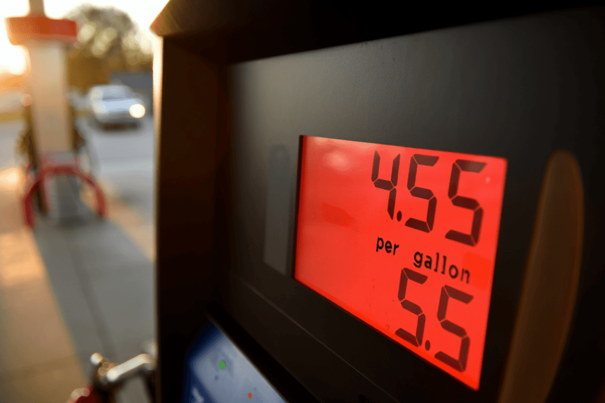 Benzine prices hit $4.55 nationwide as US summer driving season approaches
