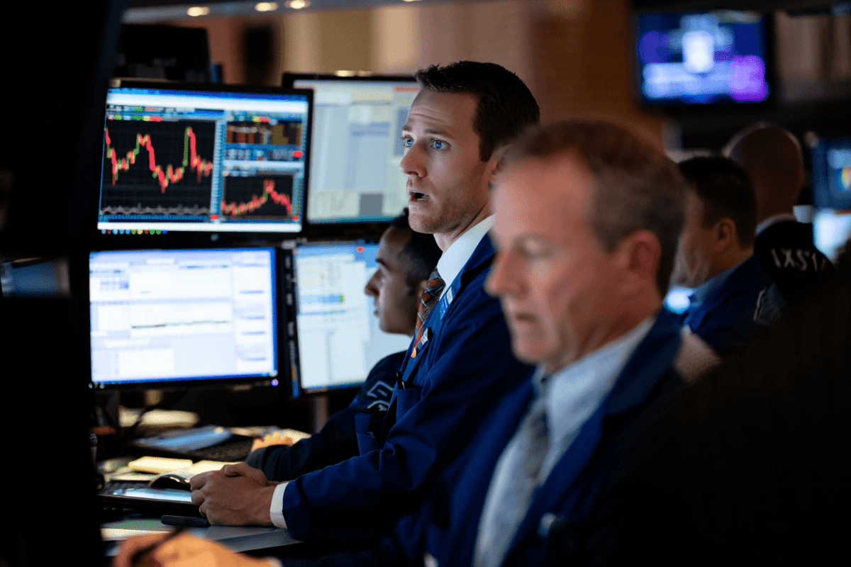Nasdaq composite falls 1.5% amid tech selloff as market heads toward close