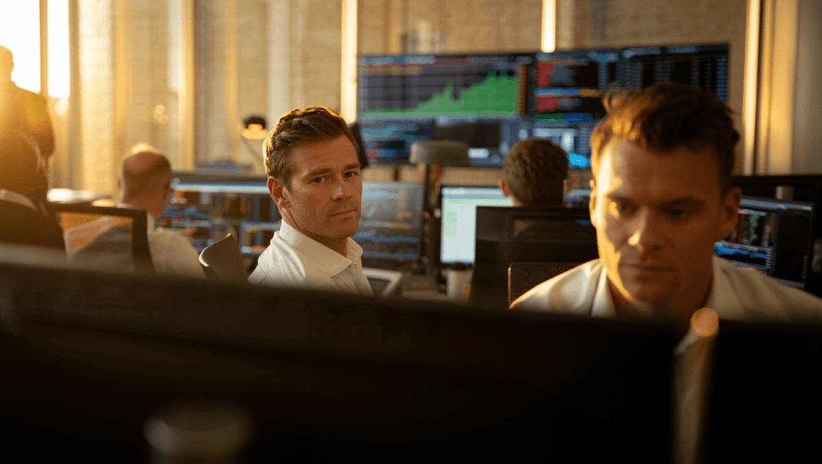 VIX falls to 17.48, volatility eases as market steadies