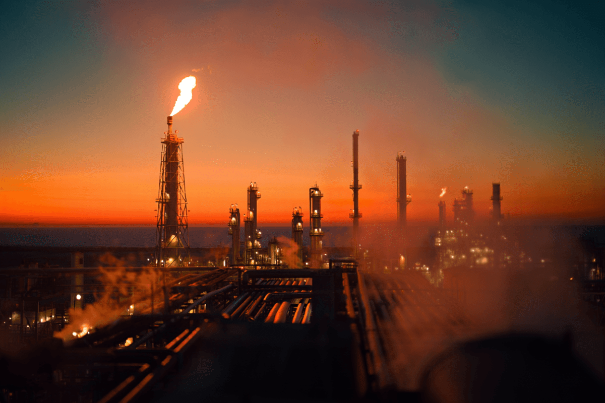 XOM stock rises 30% YTD on energy rally, analysts maintain Outperform rating