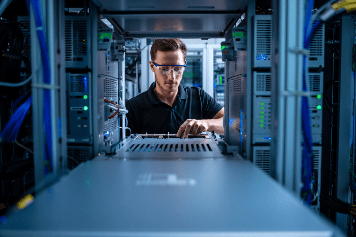 SMCI stock rallies 6% after strong AI server demand drives 100% sales surge