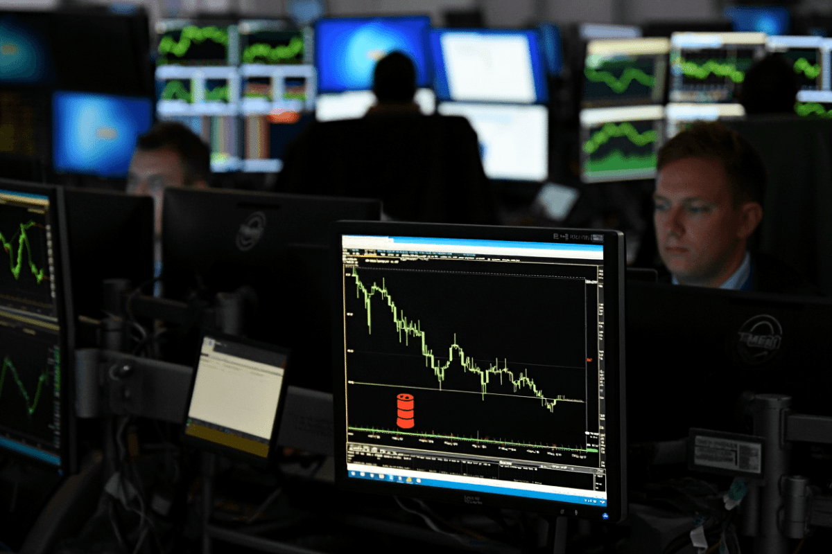 Oil Futures Fall to 2-Month Lows on Iran Peace Deal Hopes