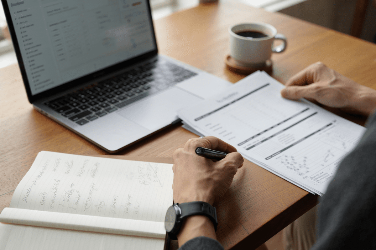 Saving money in 2026: automate transfers, cut subscriptions, set clear goals