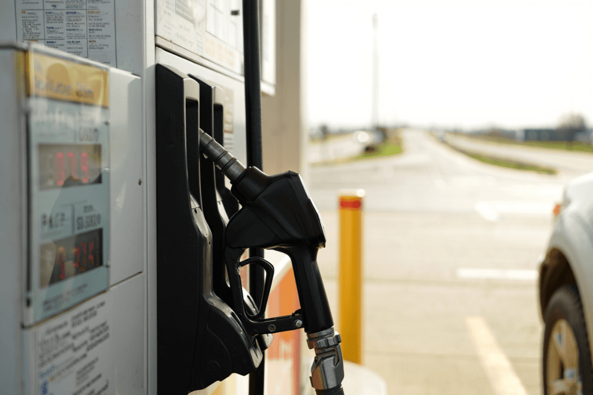 Gas prices fall for third straight week to $4.07 per gallon