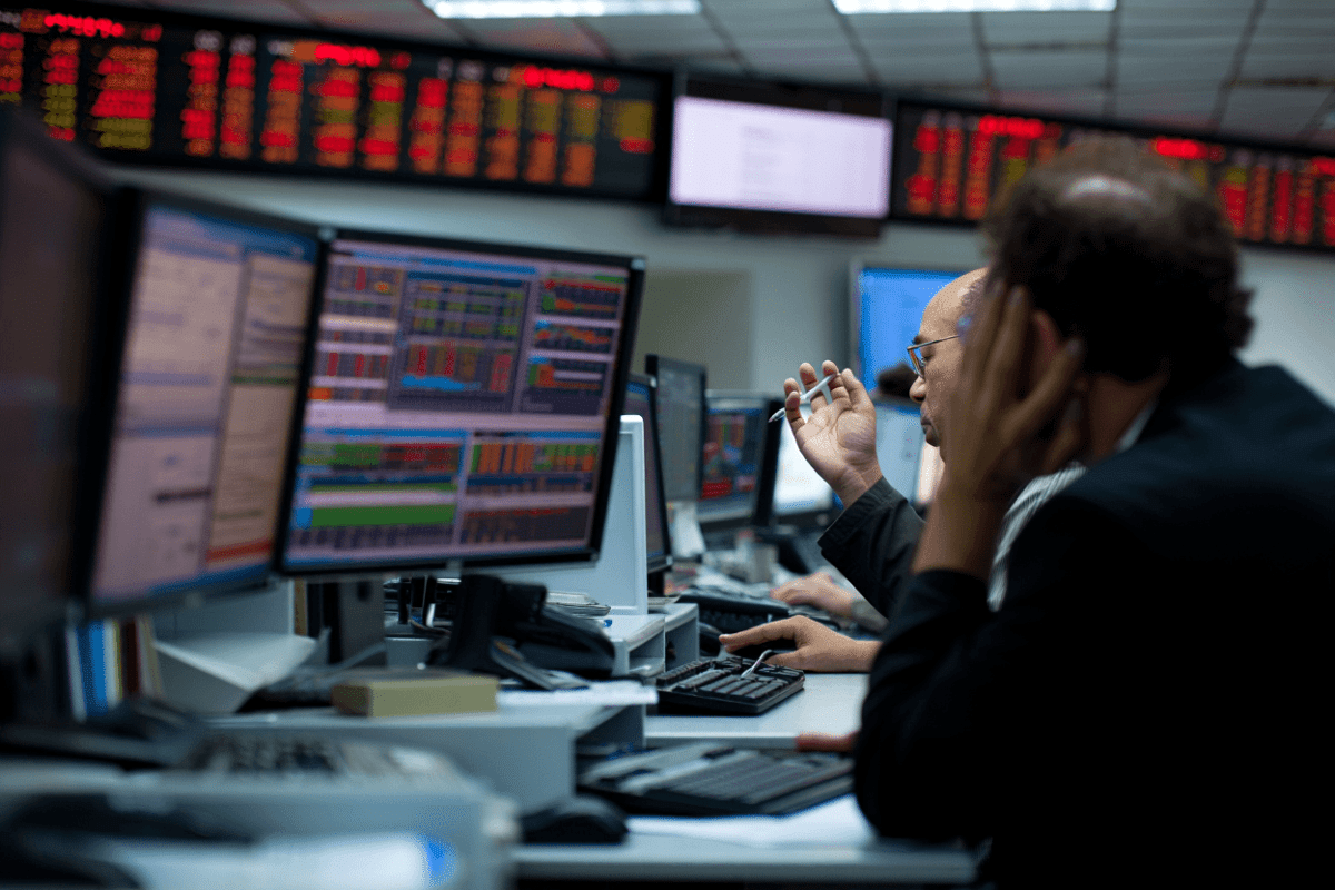 Stock market tumbles as tech selloff deepens over AI spending