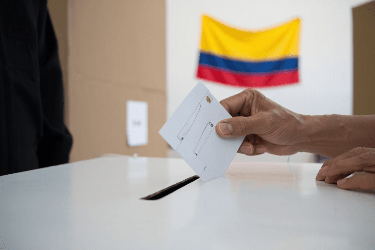Colombia's runoff election shows de la Espriella leading with 50.5% in partial count