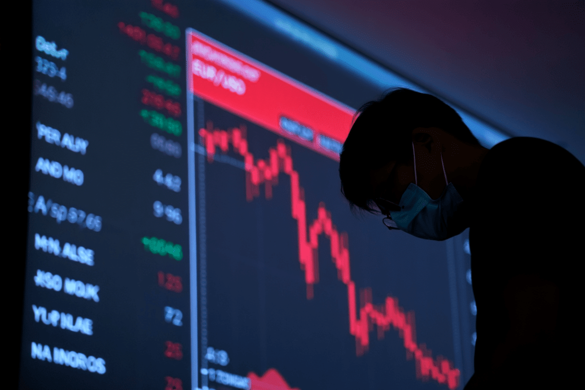 Euro hits yearly lows against US dollar as currency weakens