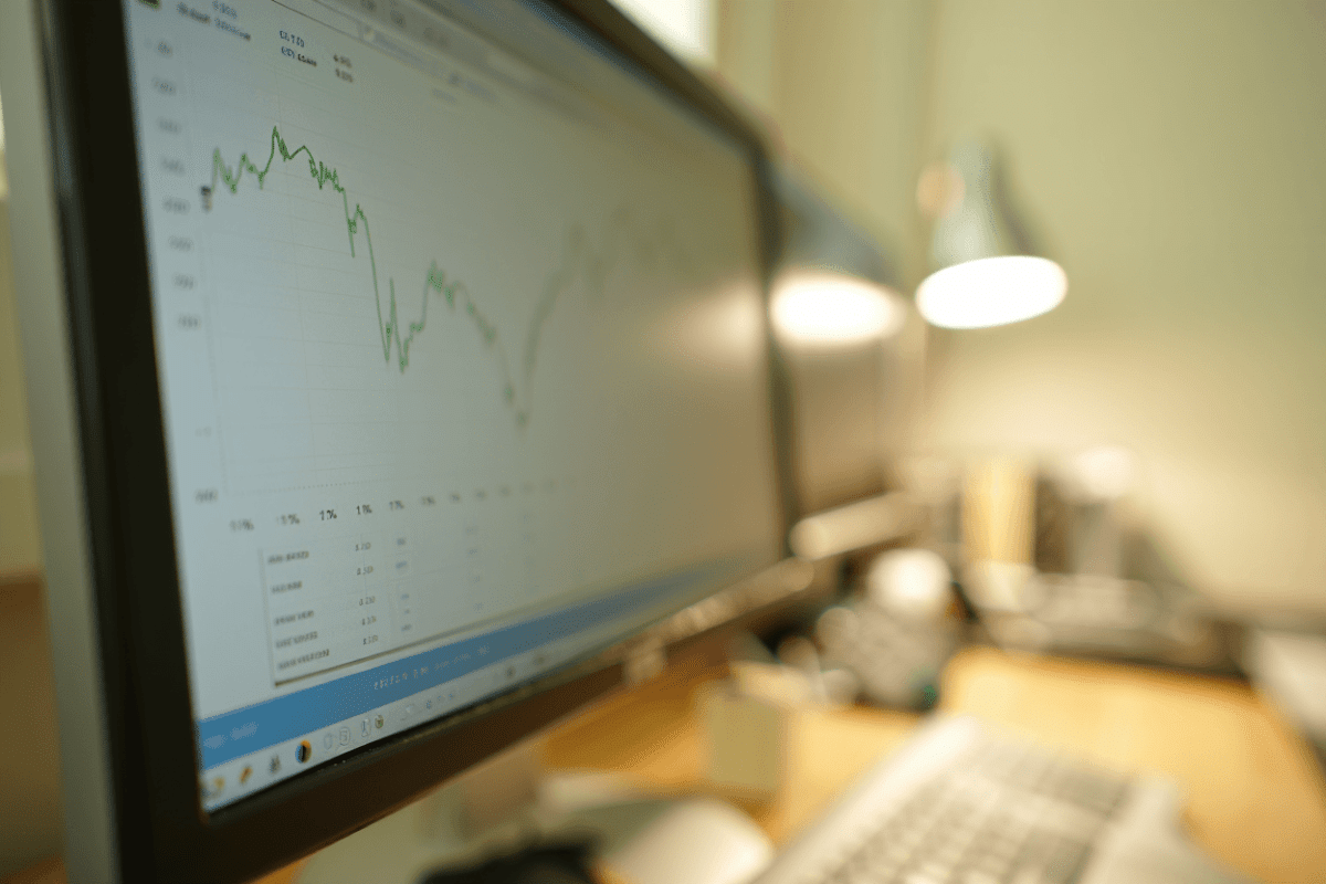 Mortgage rates fall to 6.17%, lowest since April as market stabilizes