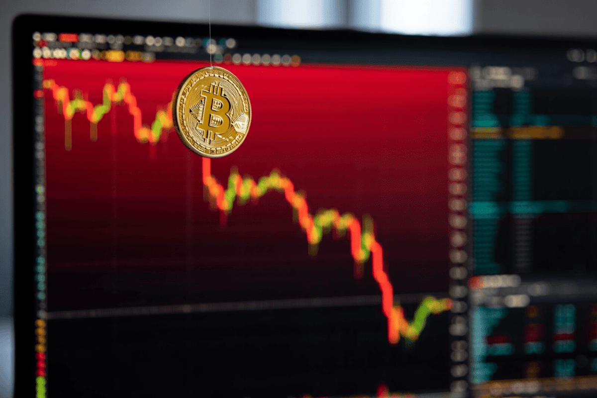 Cryptocurrency trading faces sharp correction as Bitcoin drops 27% in 2026