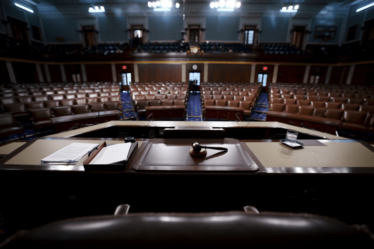 Luna freezes House floor to pressure Senate on voter ID bill