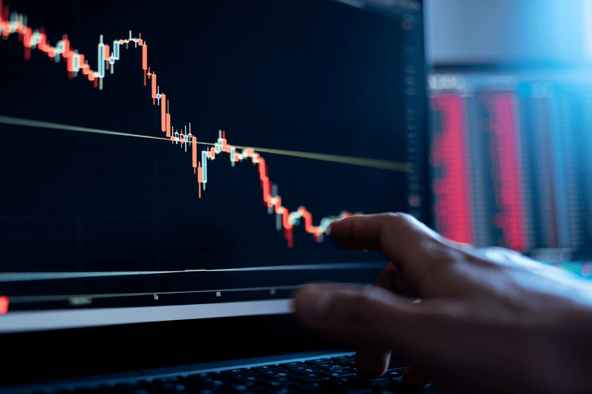 Bitcoin trades near $61,600 amid market volatility and recent decline