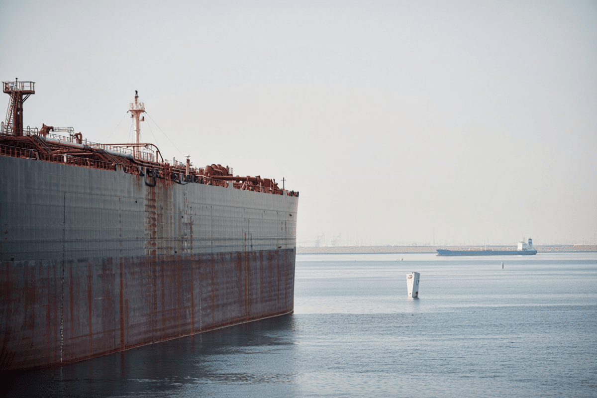 Oil prices fall as US-Iran deal hopes ease geopolitical tensions