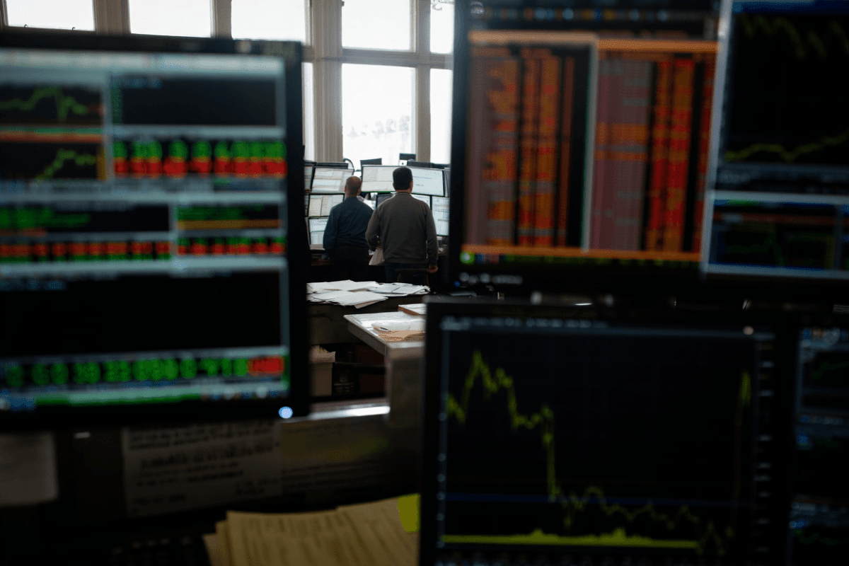 Stock market futures pause as US-Iran peace talks show progress
