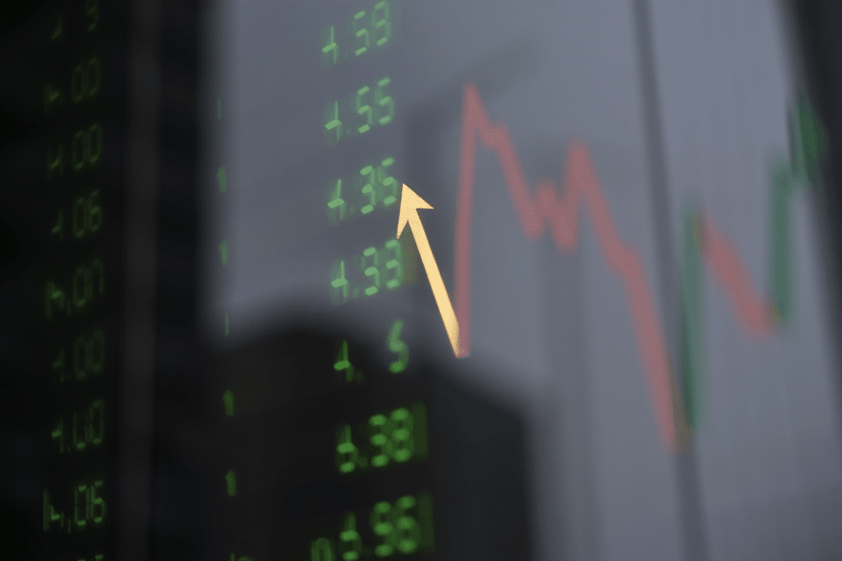 Investors gain as stock market rebounds on AI strength, inflation data