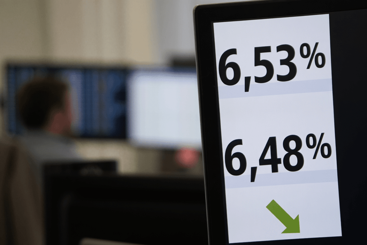 Mortgage rates dip to 6.48% as Fed holds steady in June