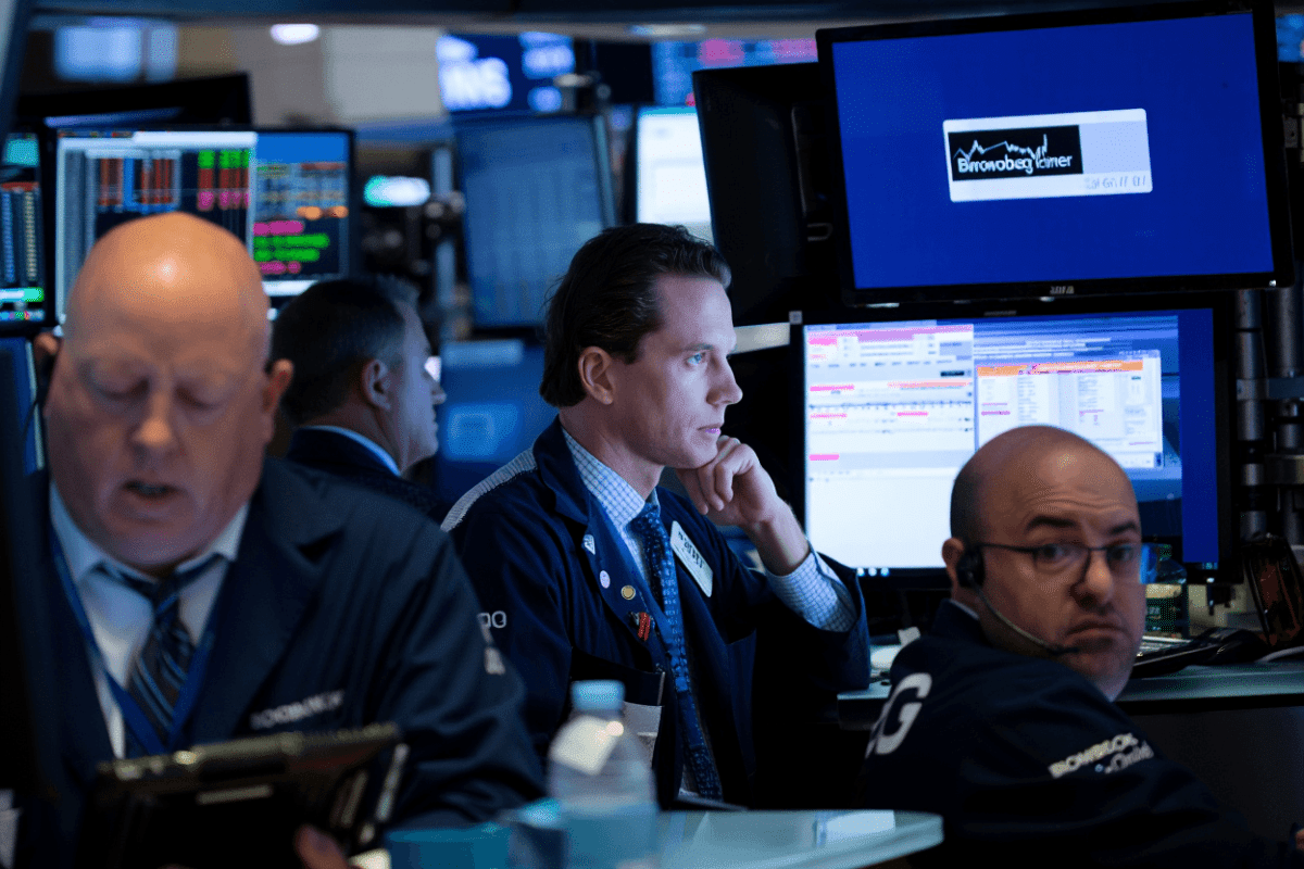 Stock market closes mixed as AI chips rebound amid geopolitical tensions