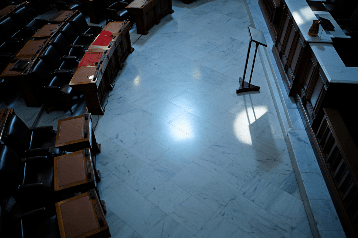 Luna freezes House floor to pressure Senate on voter ID bill