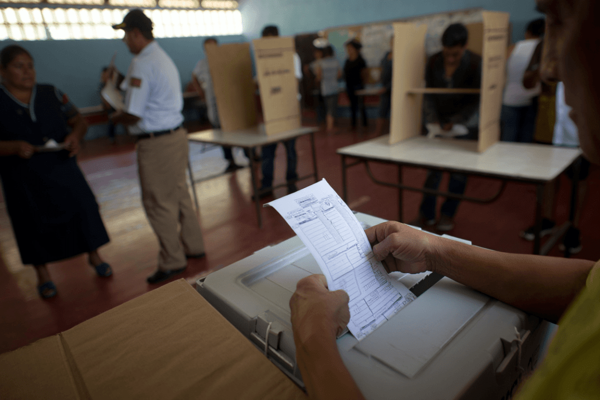 De la Espriella wins Colombia's presidential runoff, narrowly defeating Petro's candidate