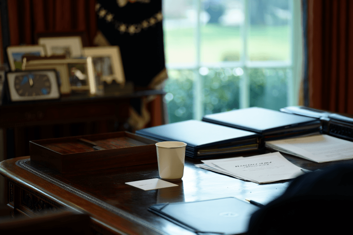 Daily Beast covers 2026 political landscape with Trump analysis and insider reporting
