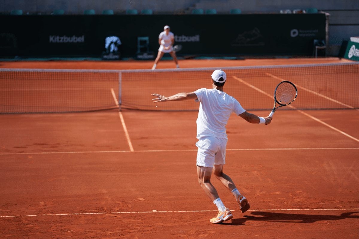 Grabher advances to Kitzbühel quarterfinals with first-round win