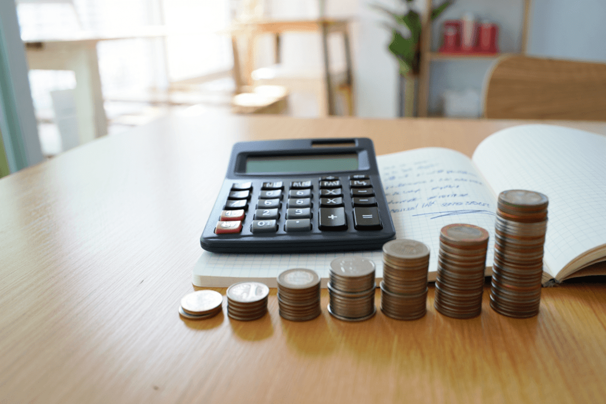 Saving money in 2026: automate transfers, cut subscriptions, set clear goals