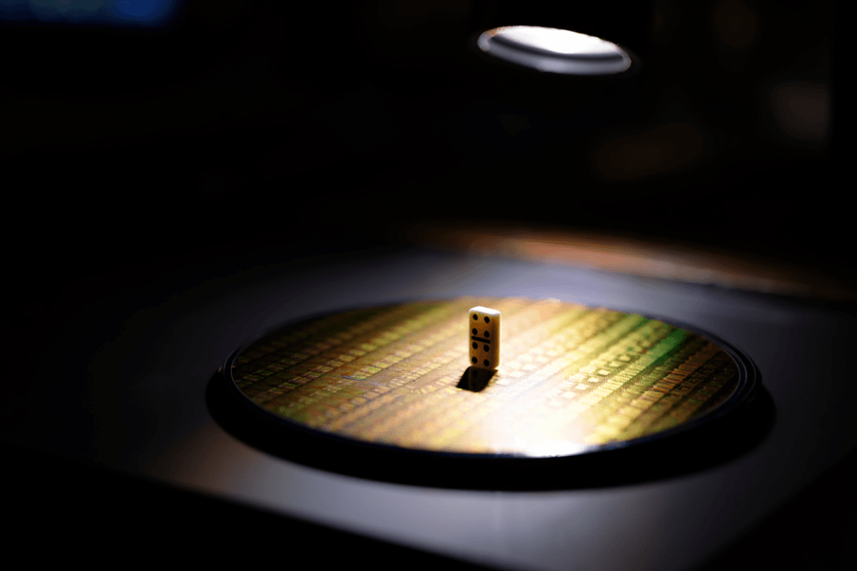 SMH semiconductor ETF falls 17% from highs but draws billions in investor inflows