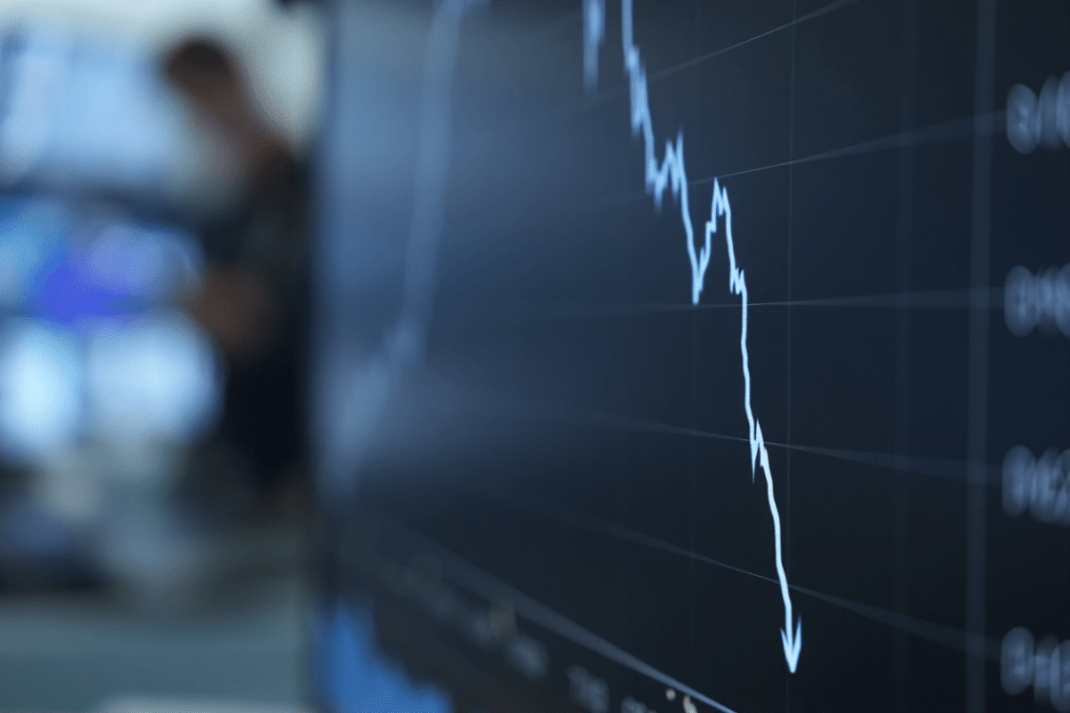 SoFi stock trades near $18 as fintech faces 2026 headwinds