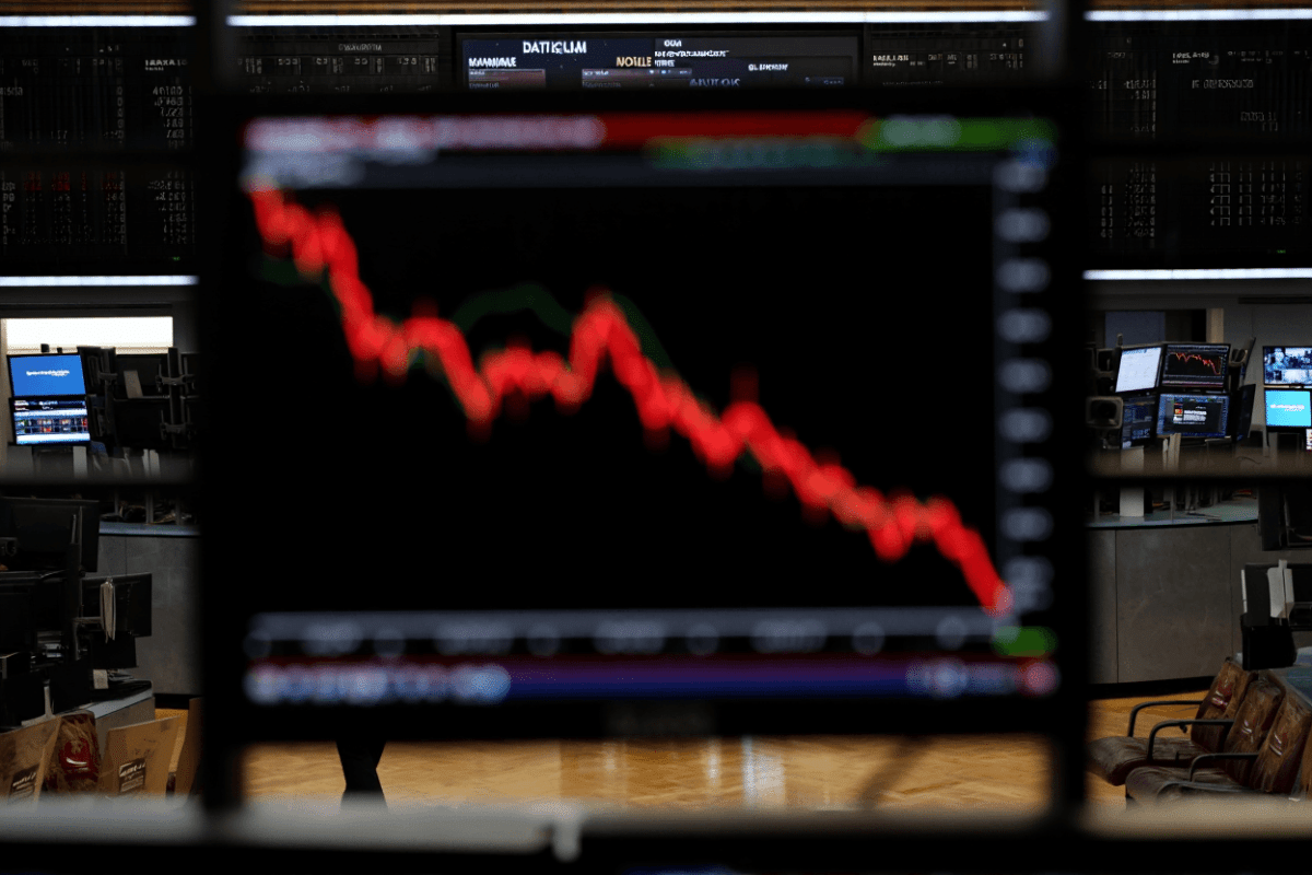 Oracle stock falls to 52-week low as S&P downgrades credit rating