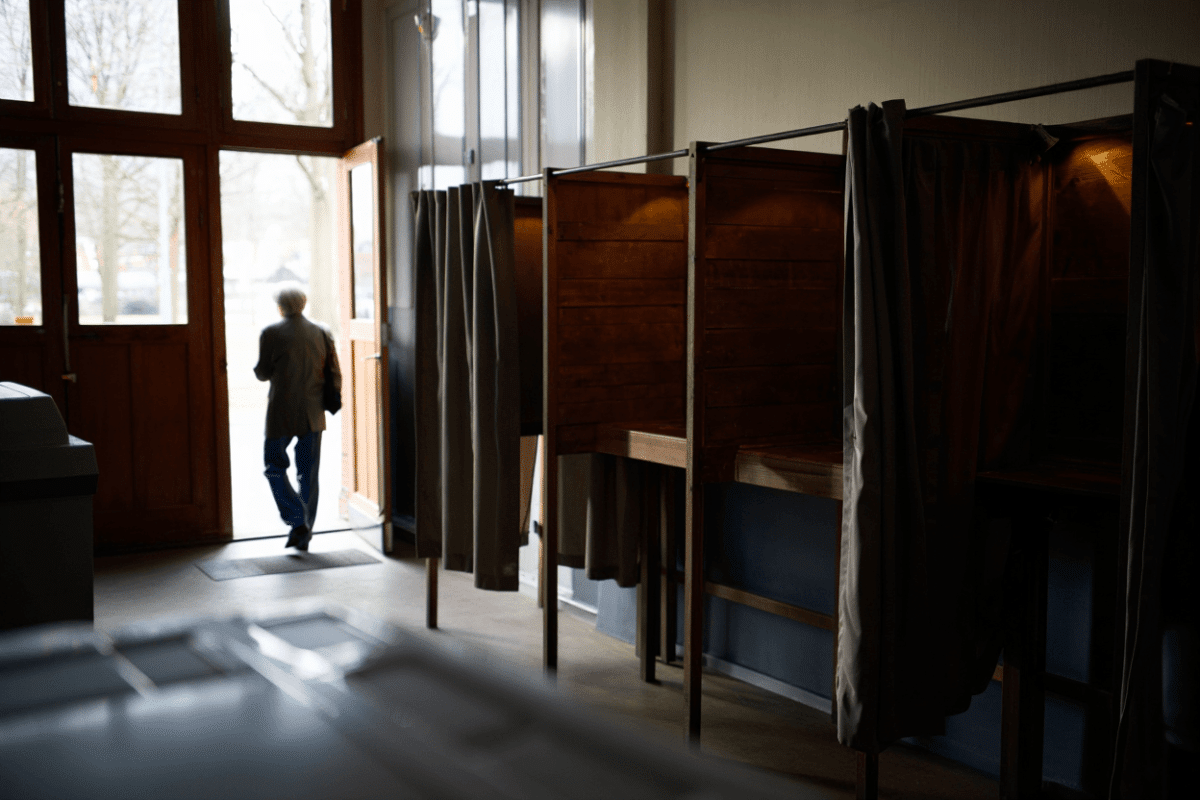 Opinion poll shows Democrats with 3-point edge in 2026 midterms