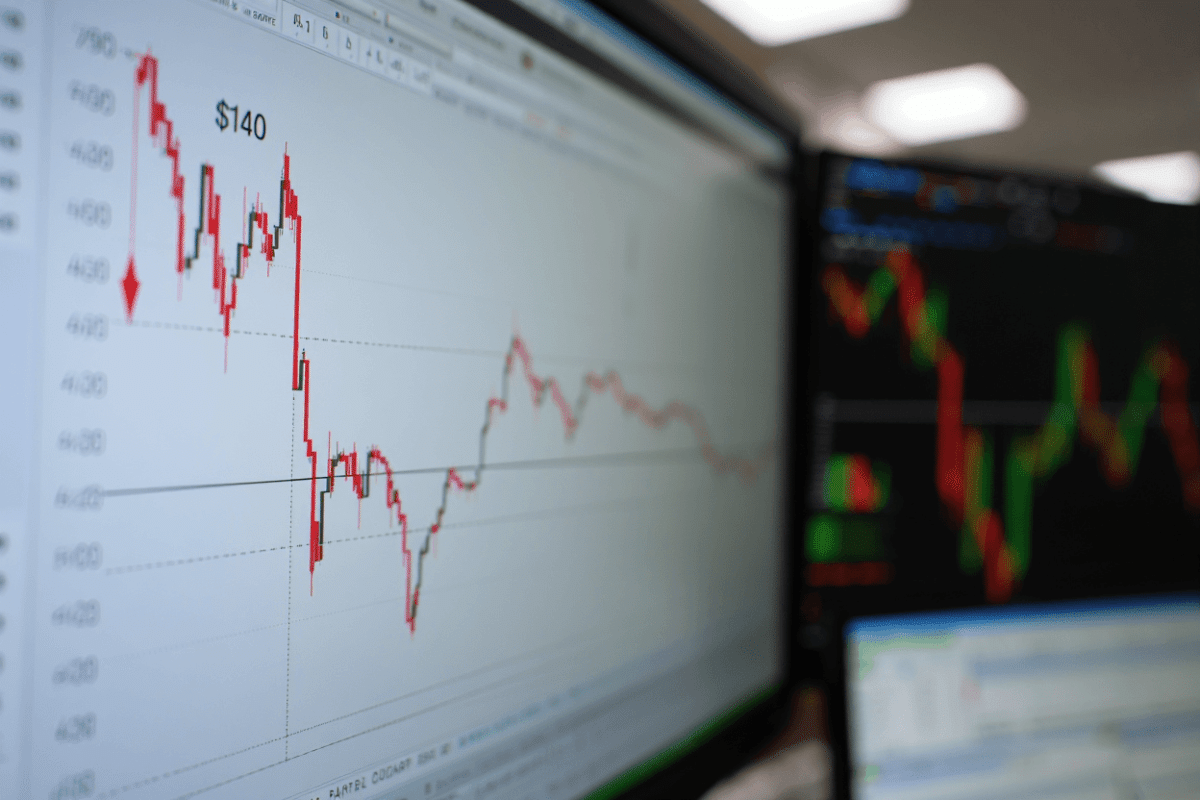 Oracle stock tests $140 as AI capex and credit downgrade weigh on outlook