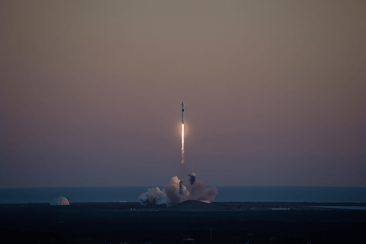 SpaceX launches 27 Starlink satellites from California on Falcon 9