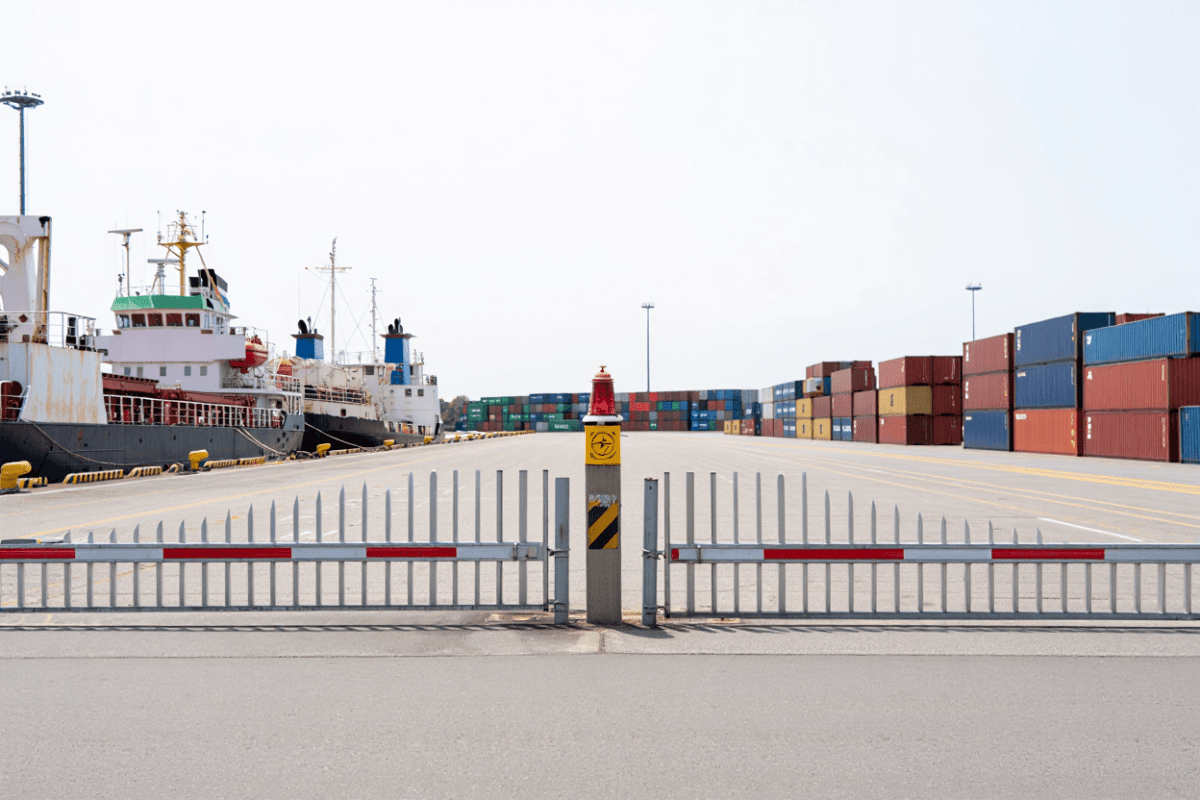 Russia halts Azov Sea shipping after Ukrainian vessel attacks