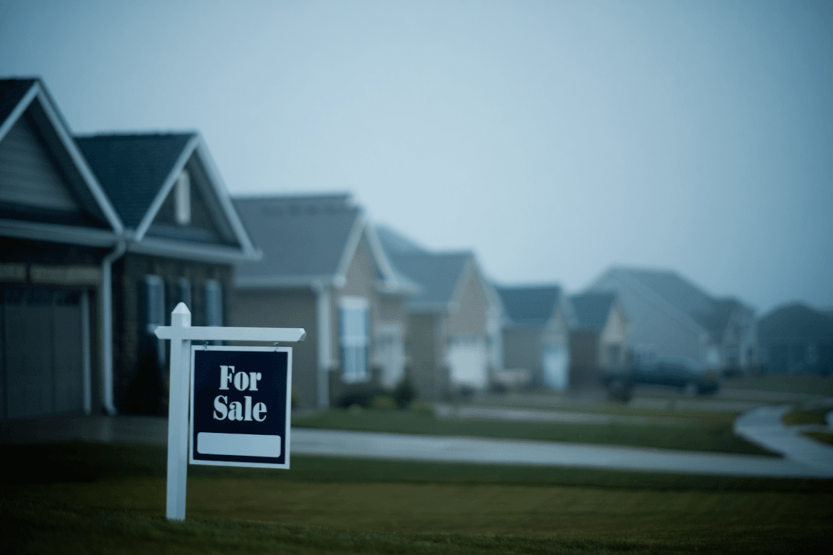 Mortgage rates hold near 6.5% as experts predict stability through 2026