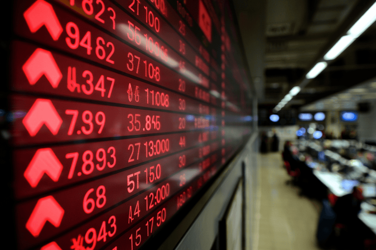 AI bubble fears intensify as tech stocks face repricing amid valuation concerns