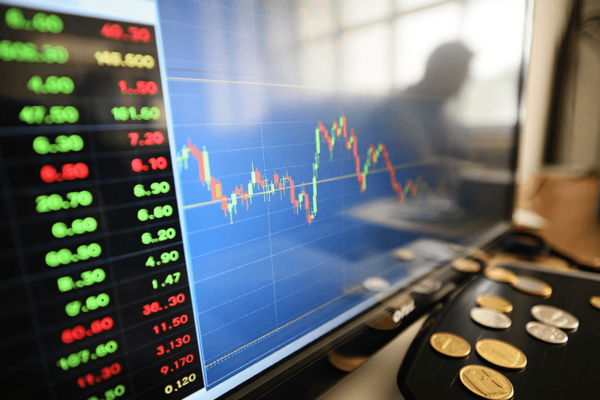 VOO stock holds near $690 with 11% year-to-date gain