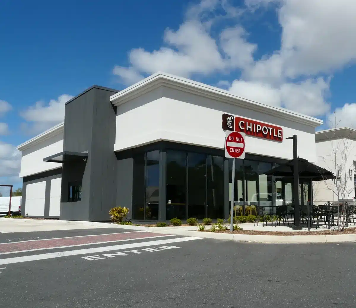 Chipotle beats Q2 earnings, raises full-year sales guidance