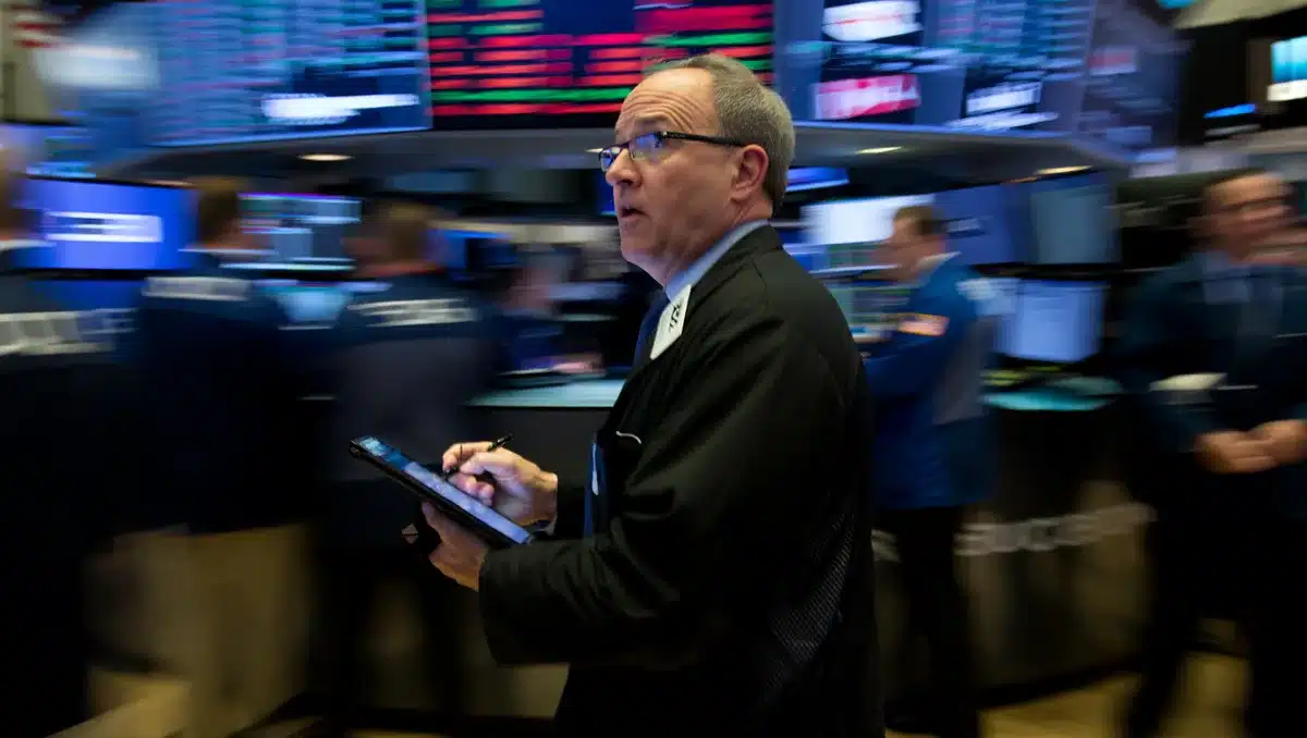 Dow rallies over 600 points as investors flee chip stocks