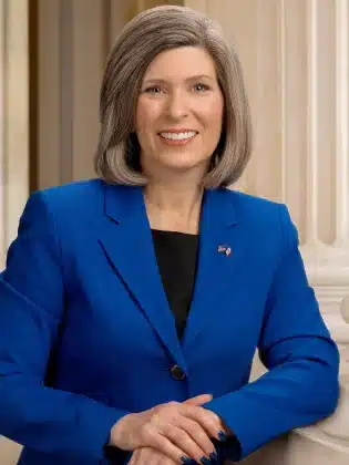 Ernst presents Squeal Award to Fauci for undermining science during pandemic