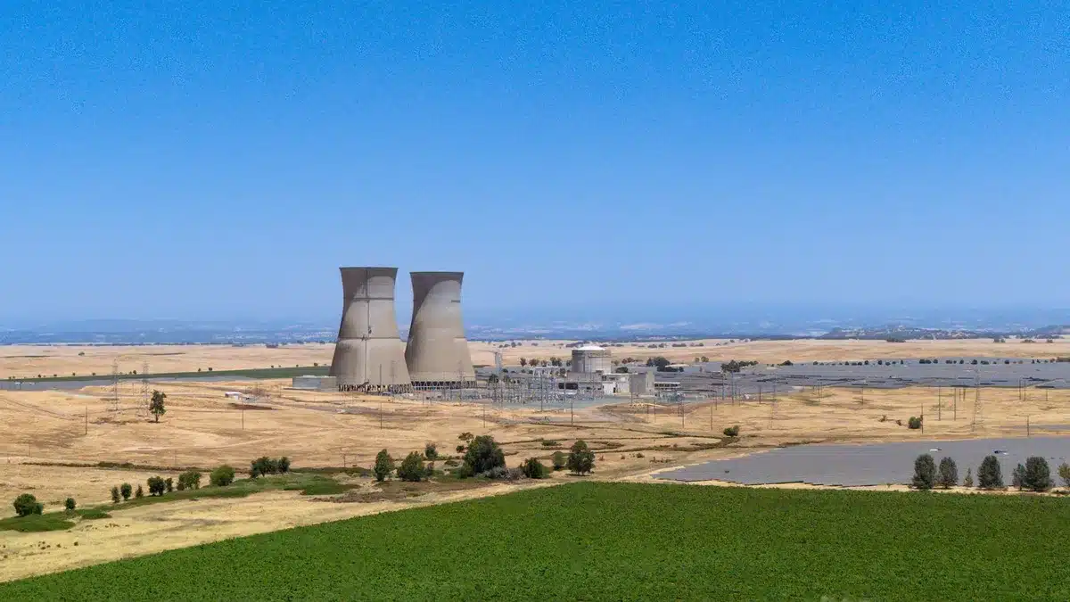 Four advanced nuclear microreactors in test facilities with control rooms, technicians monitoring critical systems, glowing reactor cores achieving self-sustaining chain reactions, triumph over regulatory obstacles