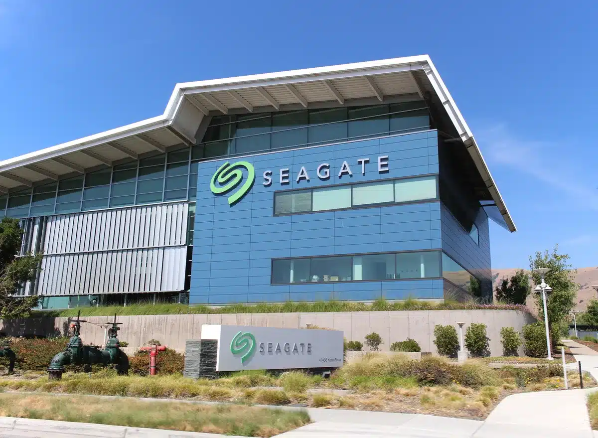 Seagate stock tumbles 11% ahead of Q4 earnings report today