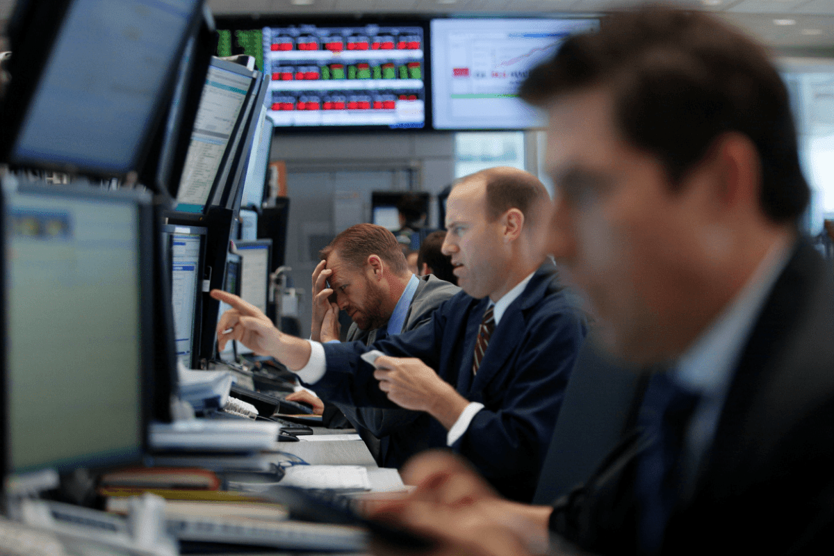 Stock market edges lower as oil prices rise, tech shares slip