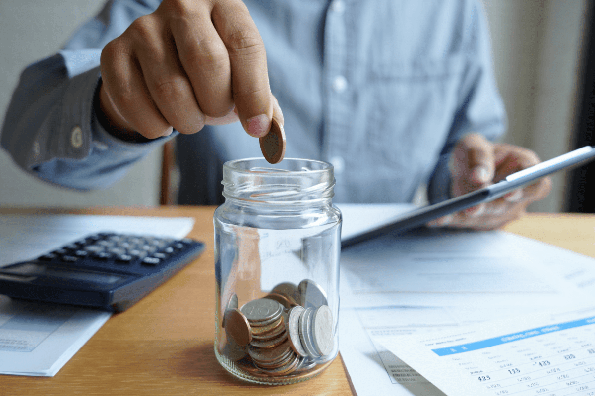 Saving money tops Americans' 2026 financial resolutions, experts share strategies