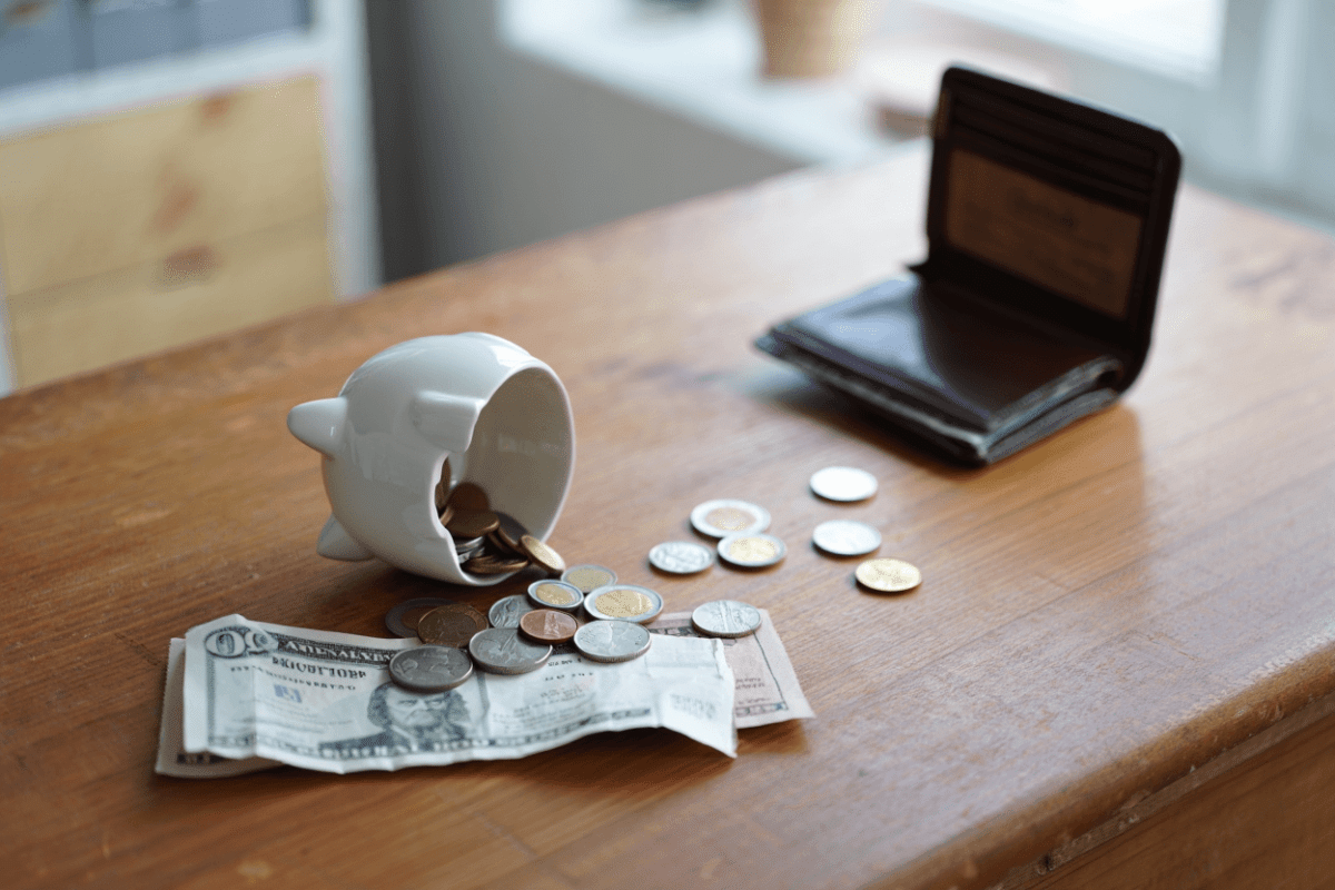 Americans save less in 2026 as inflation pressures household budgets