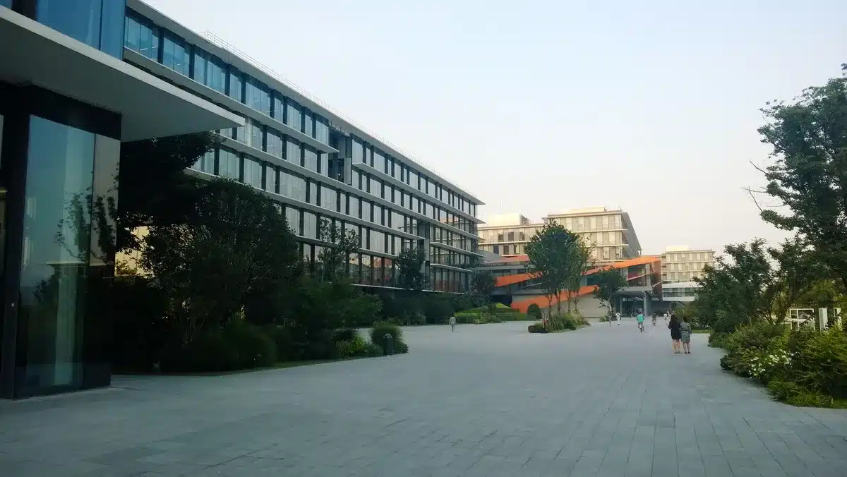 Alibaba unveils Qwen3.8-Max AI model with 2.4 trillion parameters