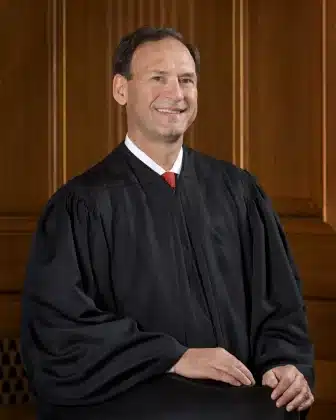 Alito confirms he's staying on Supreme Court for another term