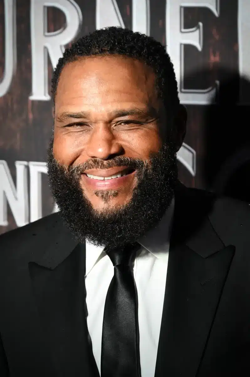 Anthony Anderson receives Lifetime Achievement Award at Pump Foundation gala